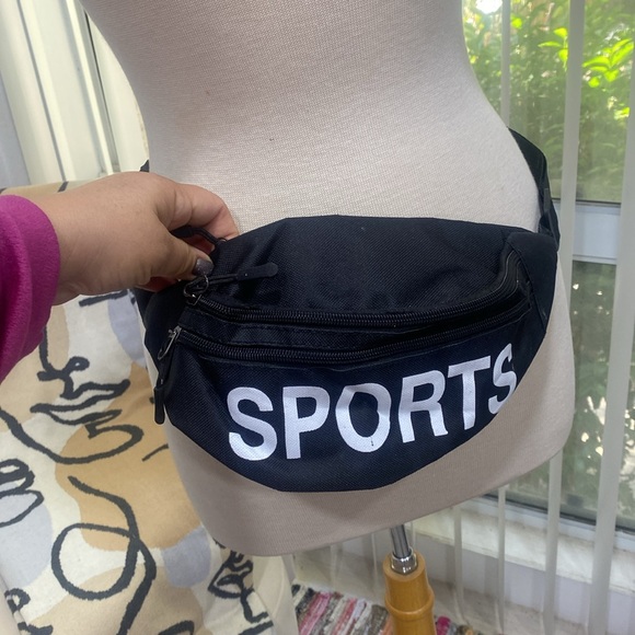 FANNYPACK 4X $20 - Picture 5 of 5